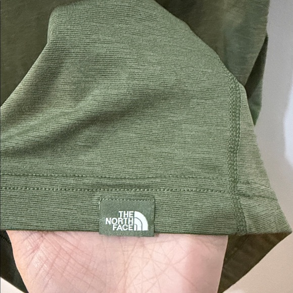 The North Face Flashdry Short Sleeve Shirt - Picture 3 of 5